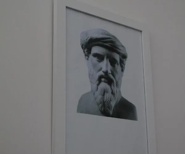 I Krotoniati לינה וארוחת בוקר 3*