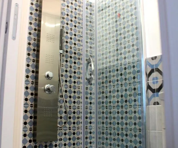 I Krotoniati 3* קרוטונה