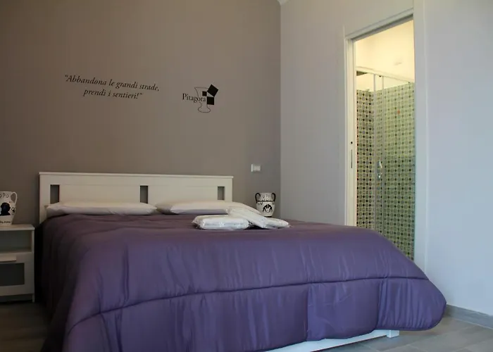 I Krotoniati Alojamento de Acomodação e Pequeno-almoço Crotone