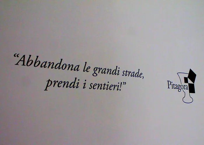 לינה וארוחת בוקר I Krotoniati 3*