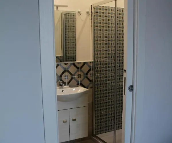 לינה וארוחת בוקר I Krotoniati 3*